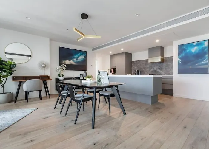Luxurious 3 Brm Apartment